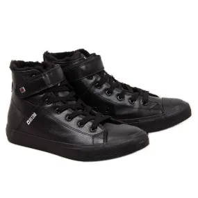 Baskets noires isolées homme Big Star Y174020F le noir