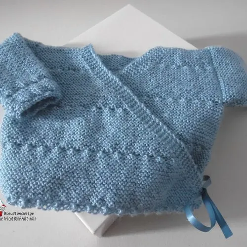 Brassière 3 mois,  croisée bleu clair layette bb, laine calinou bergère de france,  tricot bebe, sur commande