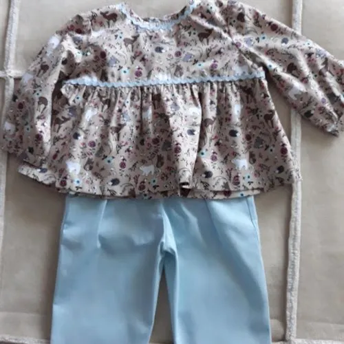 Ensemble bébé fille 1 an en coton oeko-tex  ciel et beige foncé " la forêt " piéce unique fait main