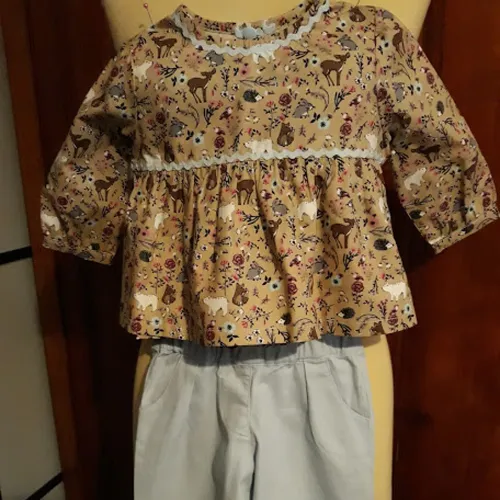 Ensemble bébé fille 1 an en coton oeko-tex  ciel et beige foncé " la forêt " piéce unique fait main